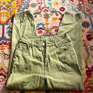 GREEN STRAIGHT LEGGED JEANS